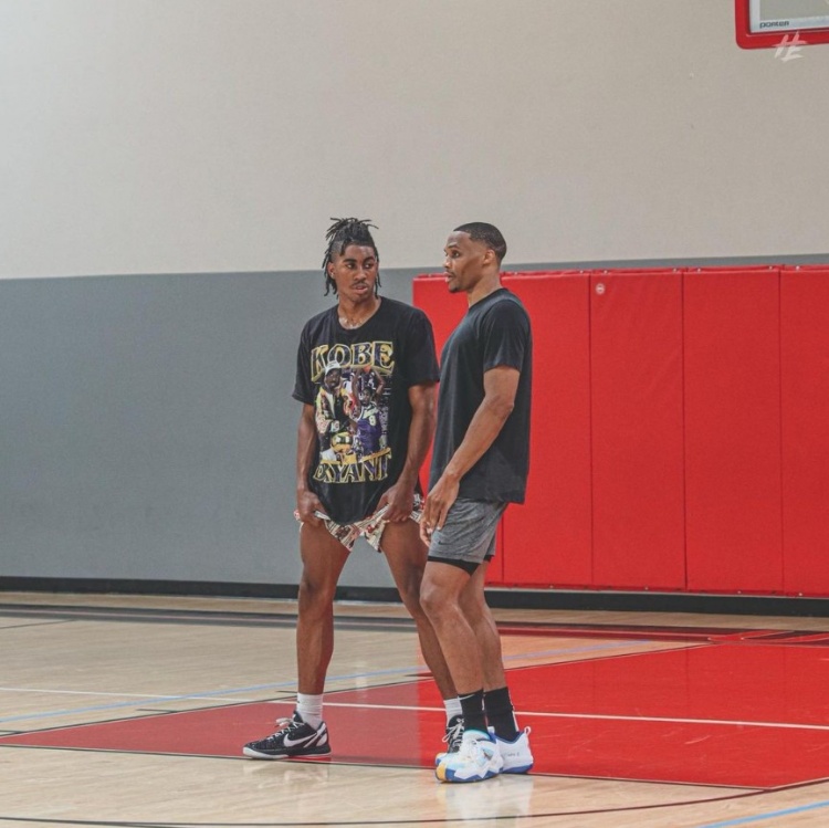 申花迎来2025最后一战，特谢拉、路易斯等多人合同将到期（申花迎战2025收官之战，特谢拉、路易斯等多名球员合同将届满）