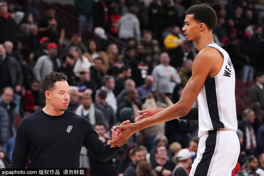 列维谈解雇澳波：热刺必须在所有战线赢球，英超成绩说明一切（列维谈炒澳波：热刺各线都要赢，英超战绩就是答案）