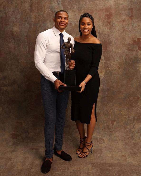 安帅：米利唐踢右后卫表现很好；有些惊讶埃斯特旺的天赋（安切洛蒂赞米利唐右后卫发挥出色：坦言埃斯特旺天赋超出预期）