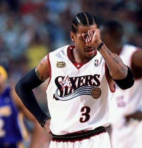 湖人詹姆斯关键三分锁定胜利（詹姆斯命中制胜三分，助湖人收获胜利）