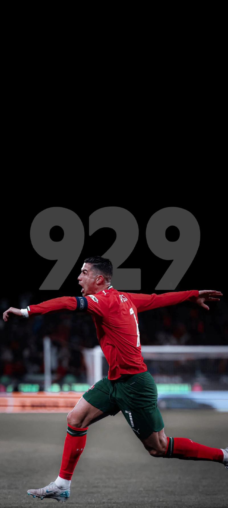 氛围轻松，维尼修斯在训练中穿裆主帅阿隆索（轻松一刻：维尼修斯训练场穿裆主帅阿隆索）