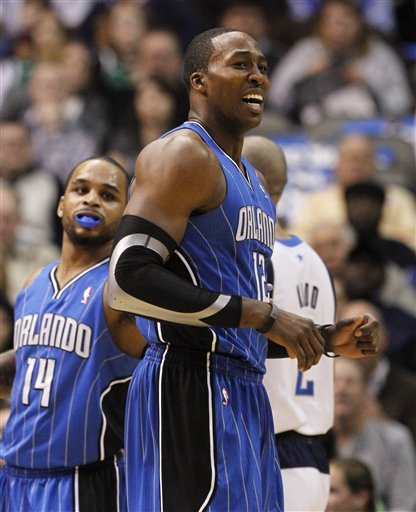 没绷住，1米95的哈兰德看到1米75的居莱尔角球盯防自己后笑了（1米95的哈兰德见1米75的居莱尔角球盯防，没忍住笑了）