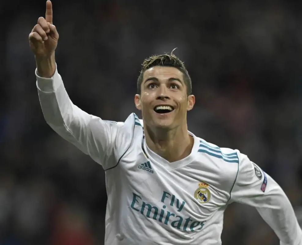 意媒：国米计划圣诞节前约见恰20经纪人，可能谈降薪续约一年（意媒：国米拟于圣诞前与恰尔汗奥卢经纪人会面，或商议降薪续约一年）