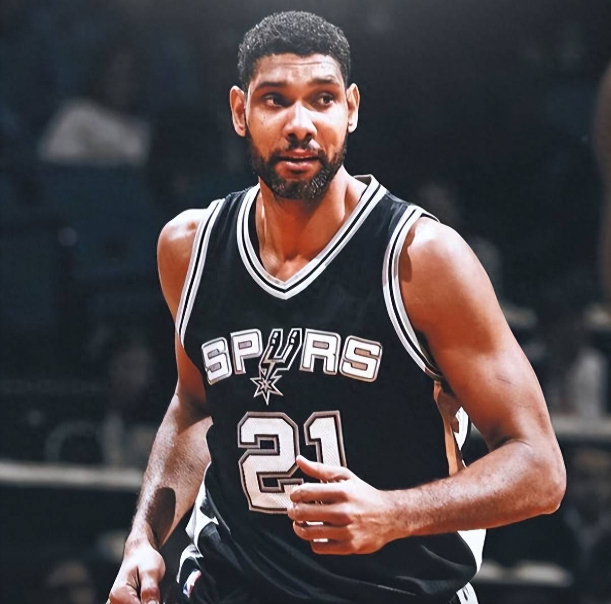 他踢球完全靠脑子（他踢球，全凭智慧）