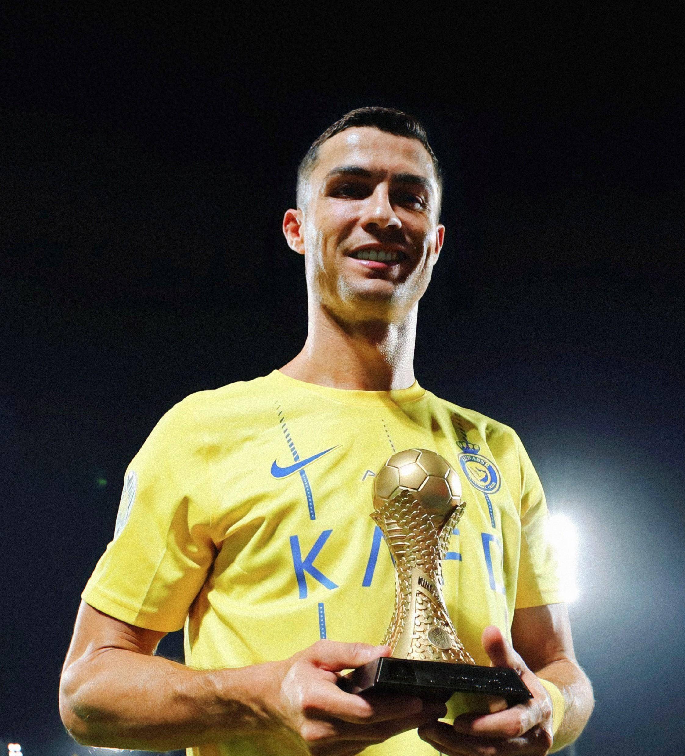 足球报：李新翔脚踝韧带轻伤伤停2周，加布里埃尔还无法合练（足球报：李新翔脚踝韧带轻微受伤将缺阵两周，加布里埃尔仍无法参与合练）