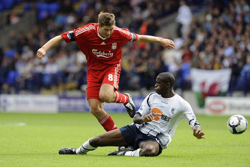 经济观察报：有关方面对国足洋帅年薪心理标准只有150万美元（经济观察报称：相关方面对国足外籍主帅年薪的心理价位仅为150万美元）