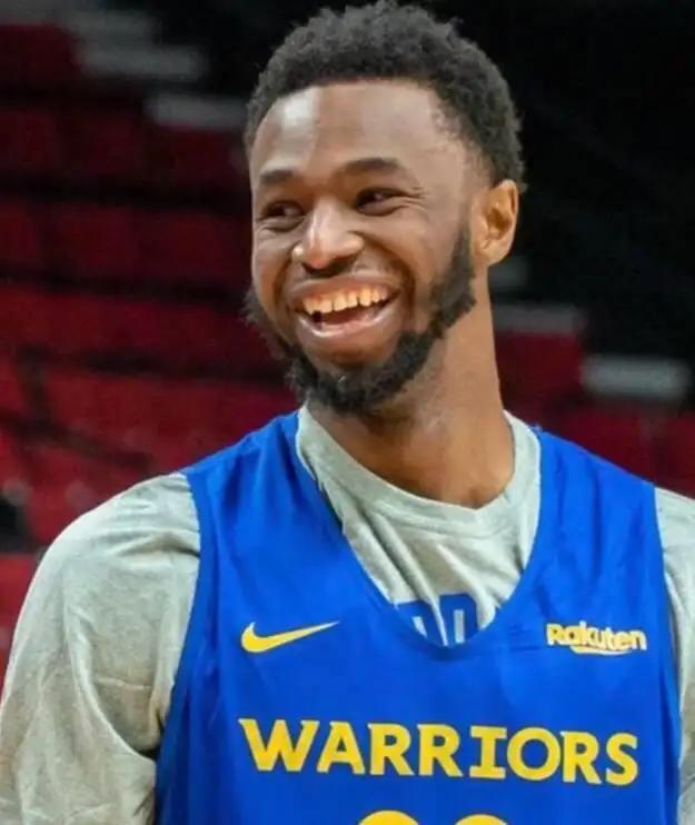 每体：一男子因假扮足球经纪人性侵61名未成年人被捕（每体：冒充足球经纪人的男子涉嫌性侵61名未成年人已被捕）