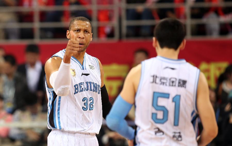 迪洛伦佐：赛后会和孔蒂复盘比赛；欧冠还有两轮还有机会晋级（迪洛伦佐：赛后将与孔蒂复盘比赛，欧冠剩两轮仍有出线希望）