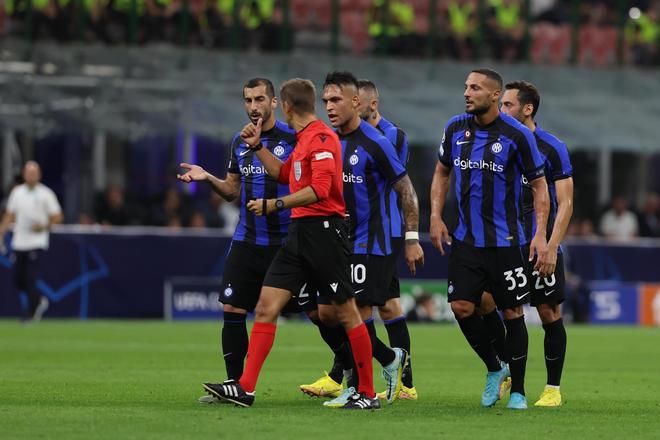 潘喜明打趣：我们训练压力比比赛大，比赛时听不见李导喊什么（潘喜明笑言：训练压力胜过比赛，场上根本听不清李导的喊话）