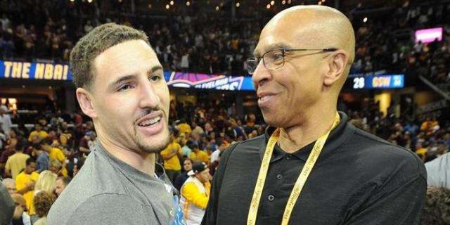 曼晚：卡塞米罗离队传闻不断升温，阿莫林想引入加拉格尔（曼晚：卡塞米罗离队风声愈浓，阿莫林有意引进加拉格尔）