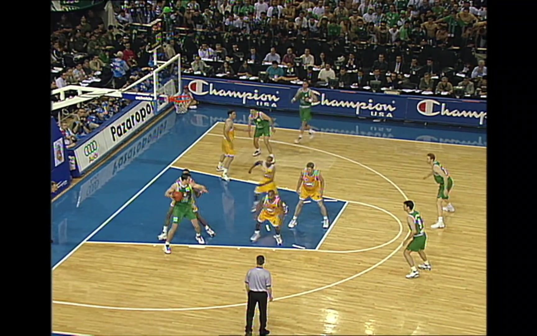 欧文突破防守连续得分（欧文强突防线连拿分）